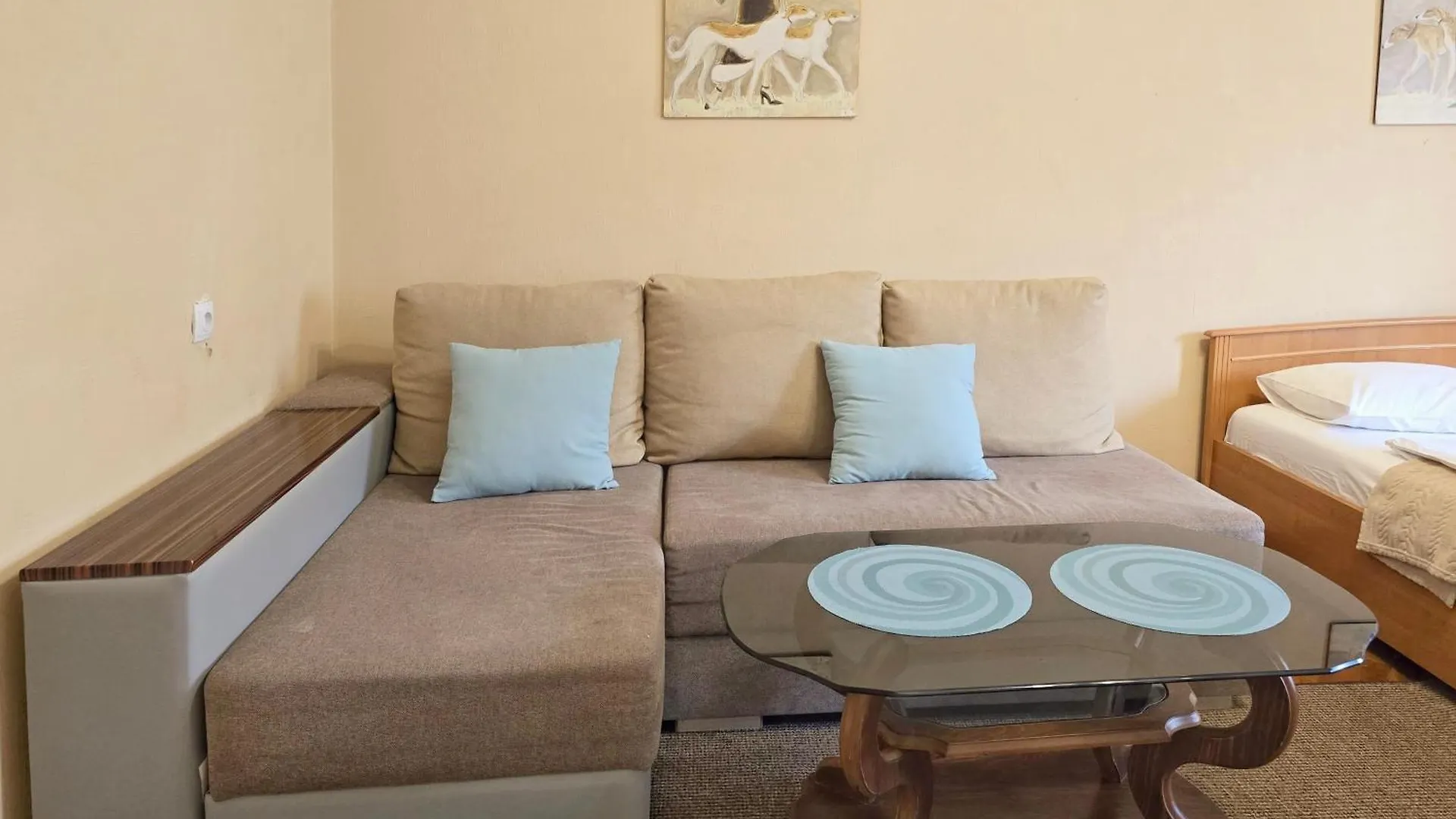 Home Hotel Apartments On Lva Tolstogo Киев Украина