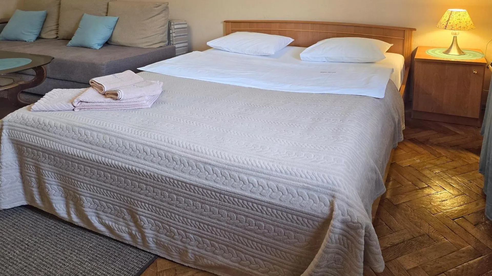 Home Hotel Apartments On Lva Tolstogo Киев 0*,  Украина