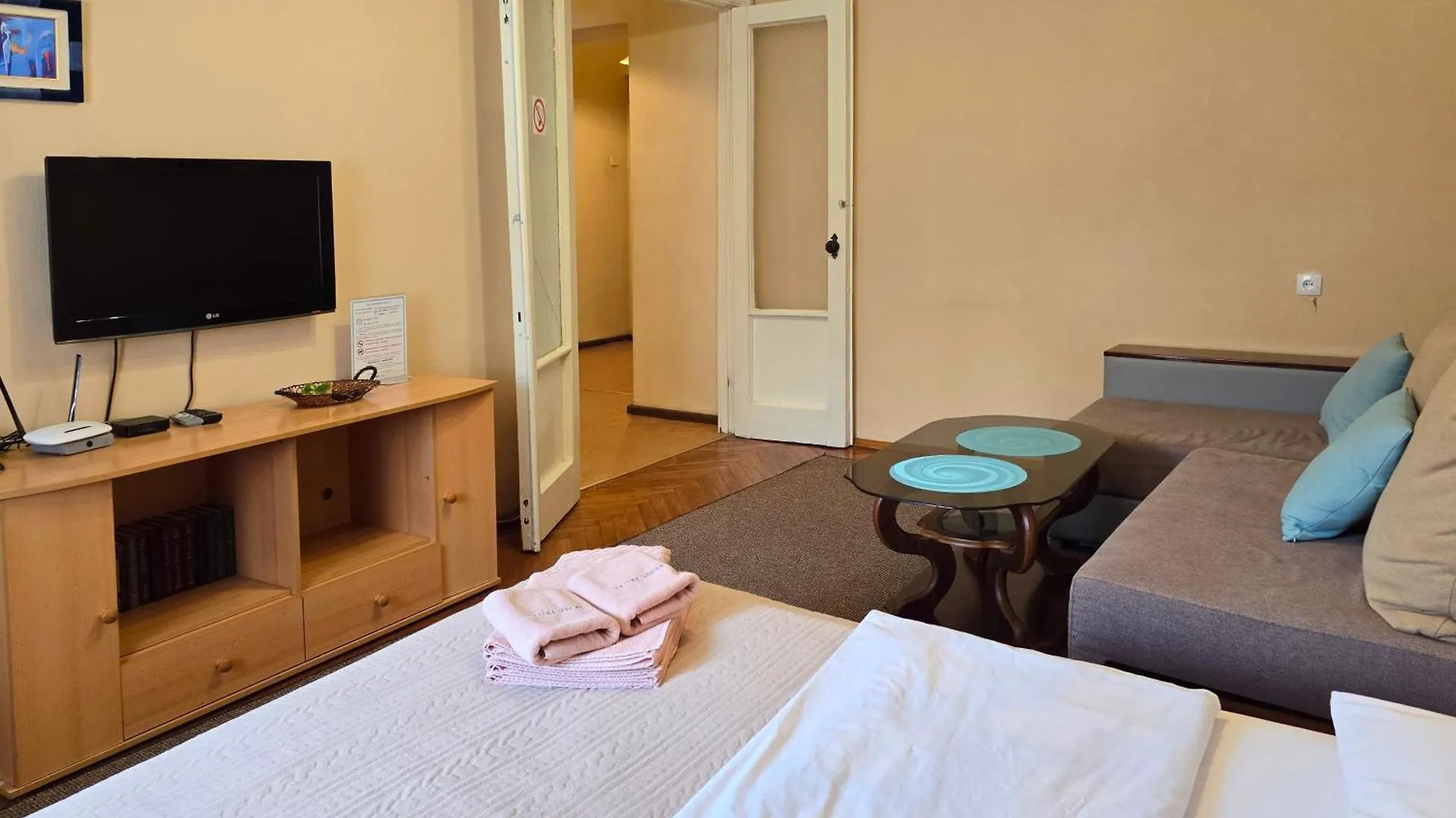 Home Hotel Apartments On Lva Tolstogo Kyiv