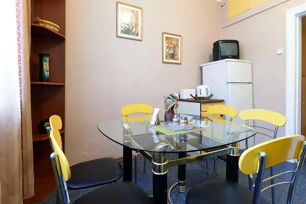 Home Hotel Apartments On Lva Tolstogo Kyiv